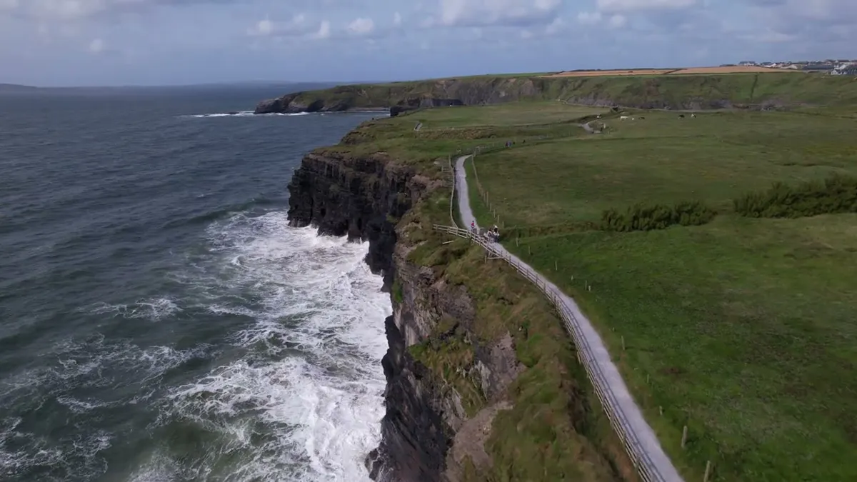 The Ballybunion cliff walk following grass-topped cliffs above the Atlantic